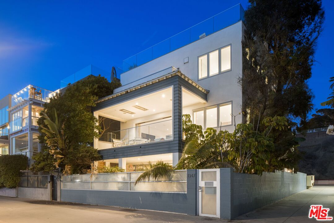 1347 Palisades Beach Road