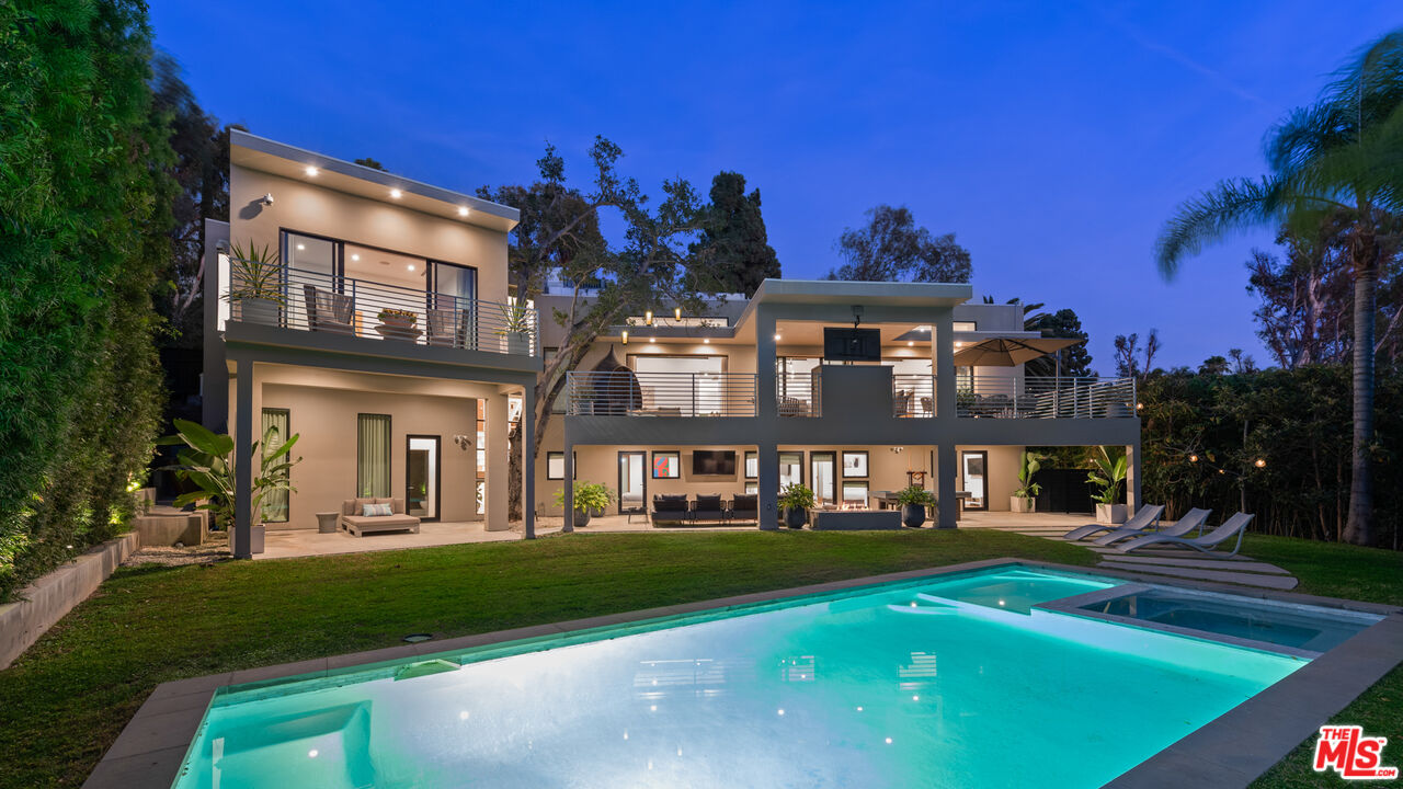 1085 Carolyn Way